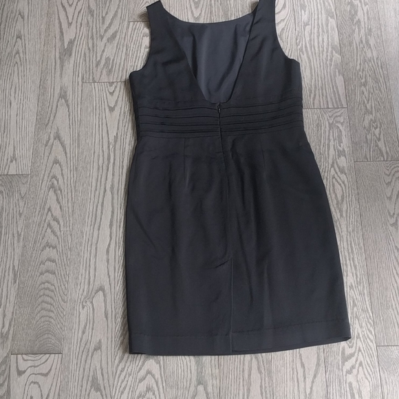 Absolutely Beautiful dress by Josef 🌸🍀🍀 - Picture 15 of 16